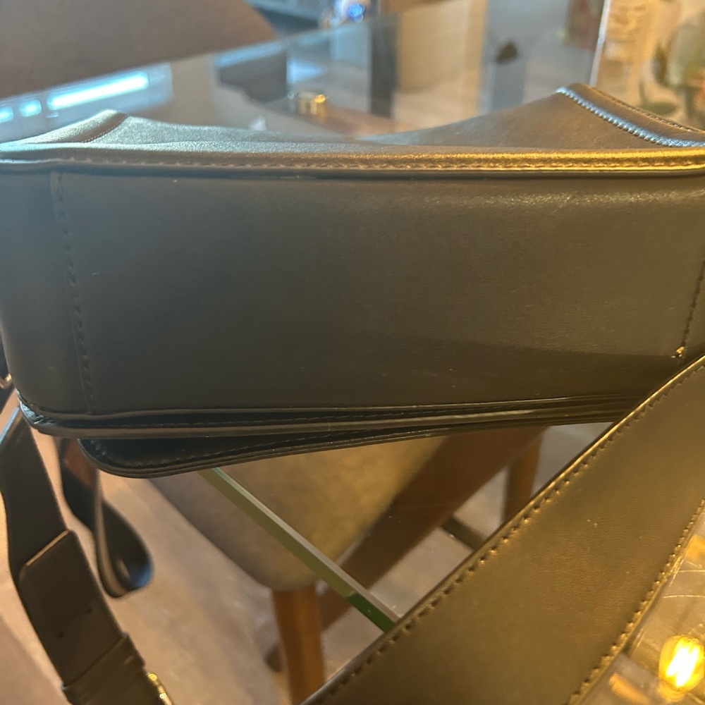 Marc Jacobs Black Leather Shoulder Bag - Picture 5 of 9